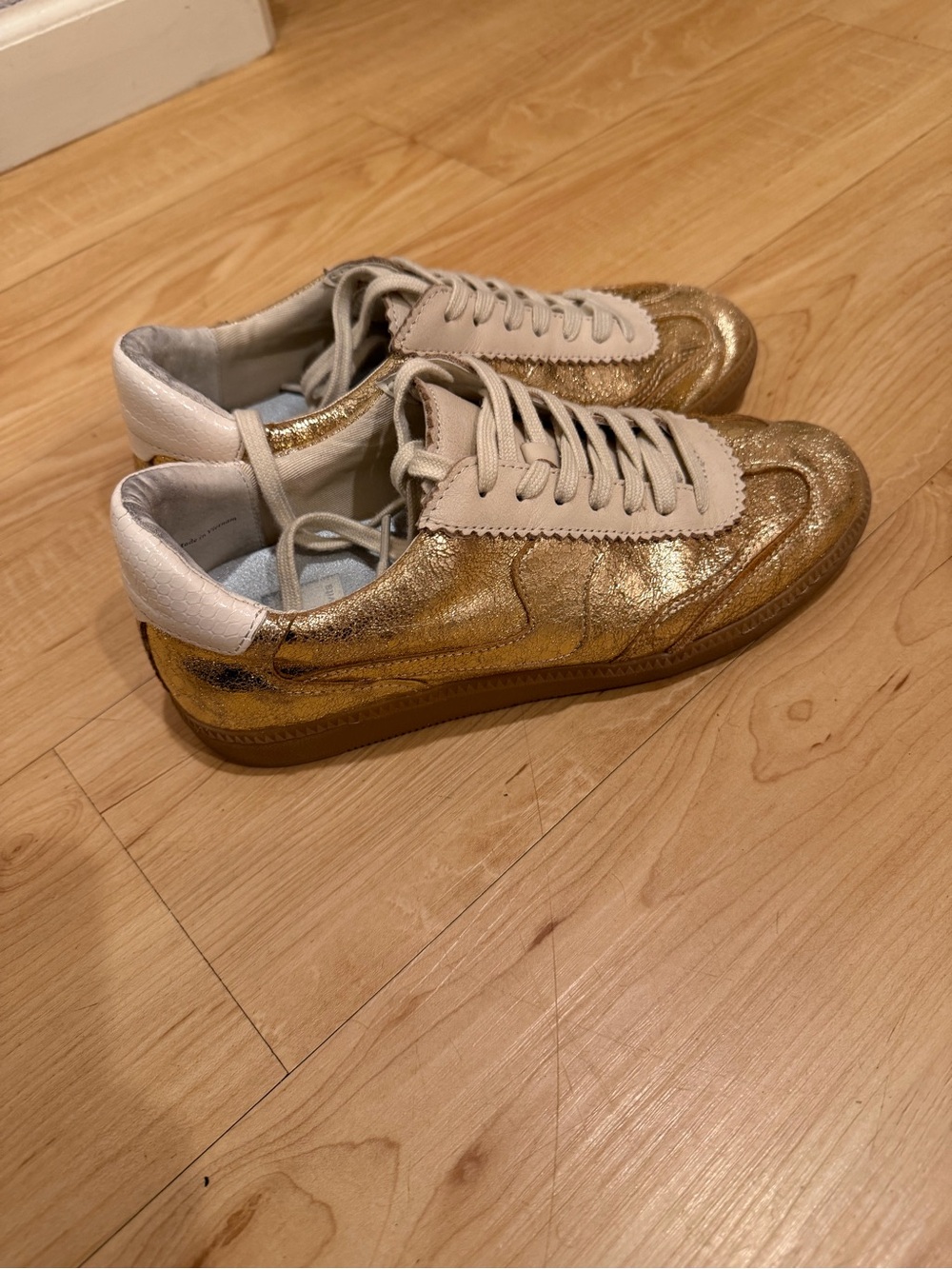 Dolce Vita notice sneaker